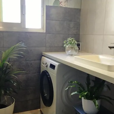 Апартаменти Grand T2 Classe 4 Etoiles - Plein Sud Et Tres Calme Au Lavandou Ле-Лаванду