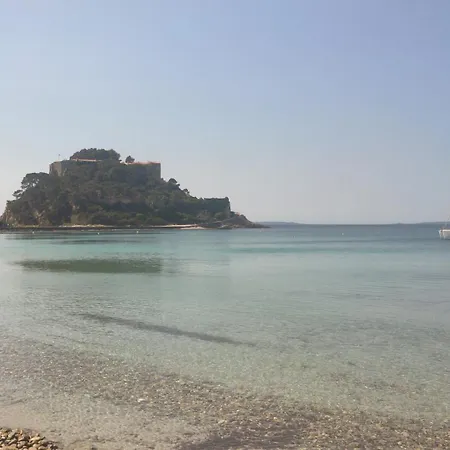 Grand T2 Classe 4 Etoiles - Plein Sud Et Tres Calme Au Lavandou Ле-Лаванду